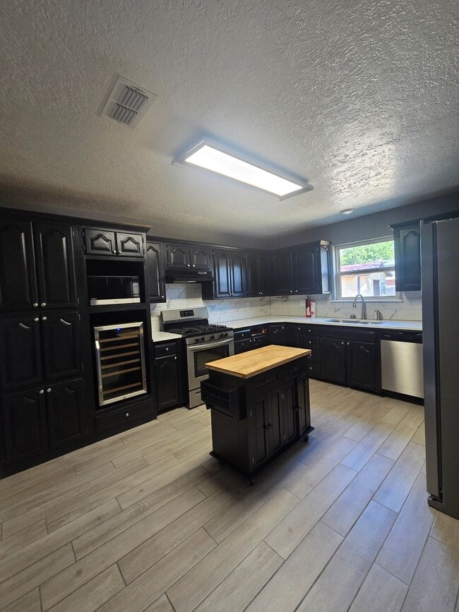 Photo - 231 Olive Dr