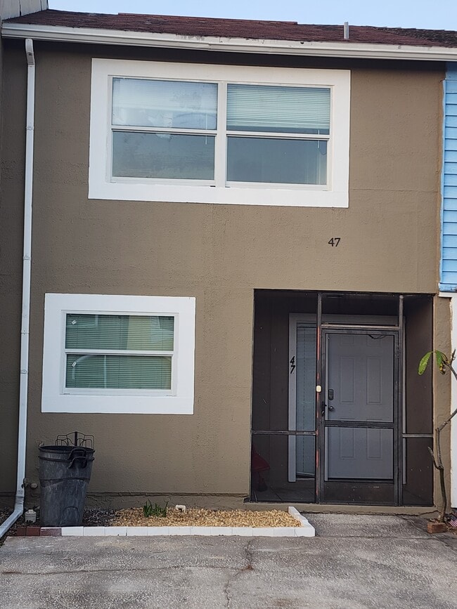 Building Photo - 3001 S Pines Dr