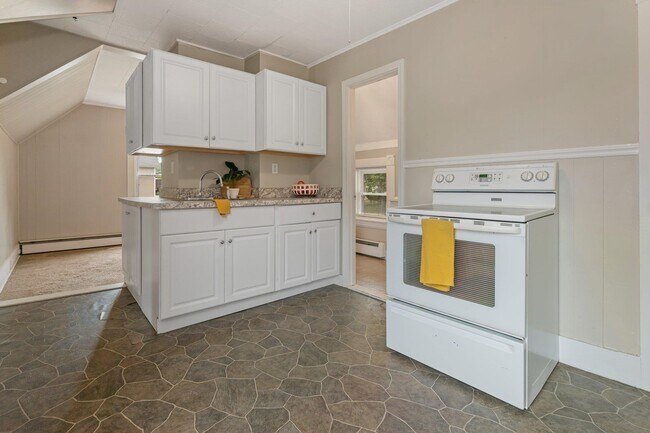 Photo - 337 Milford St Unit Floor 2