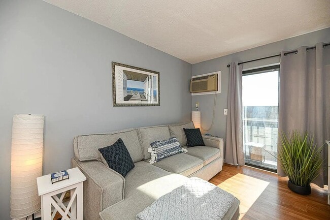 Photo - Hampton NH Unit 418