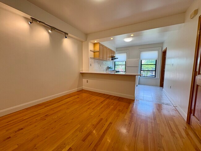 Building Photo - 49 Dwight St Unit 2 Rental
