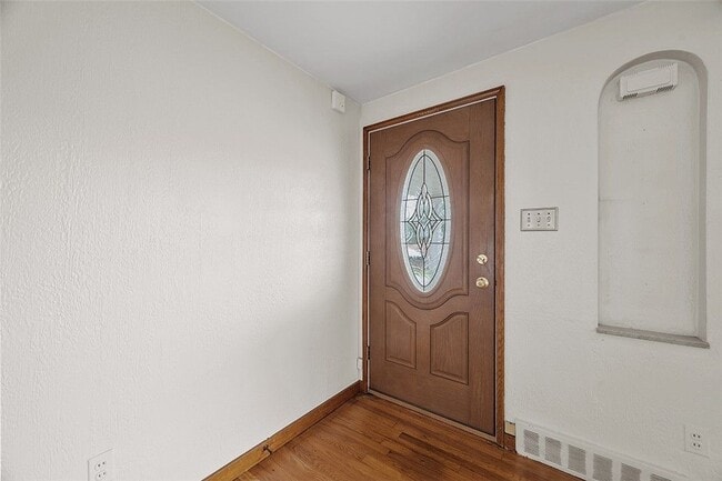 Photo - 3353 McRoberts Rd