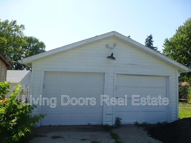 Photo - 3701 Lewis Ave