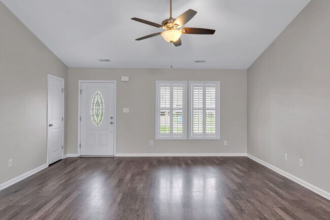 Photo - 202 Cottage Ln