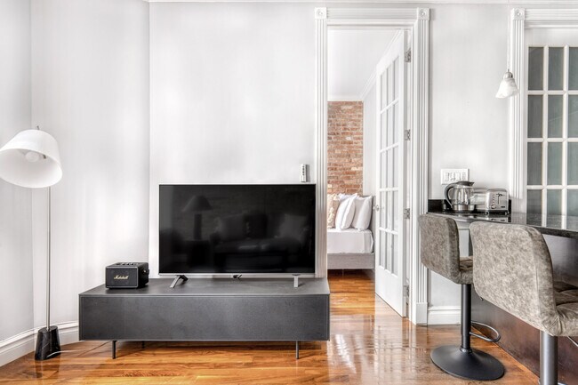 Photo - 20 Prince St Unidad FL6-ID2051