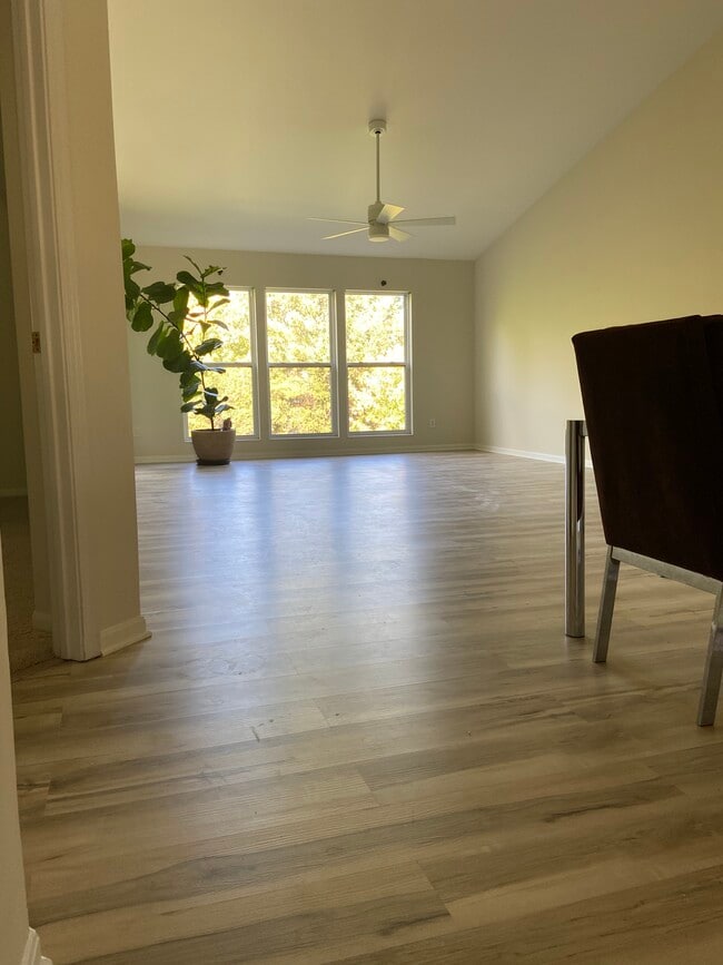 Building Photo - 5355 Cooper Rd Unit F