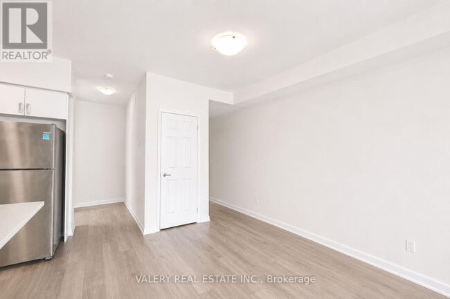 Photo - 20 Woodstream Dr