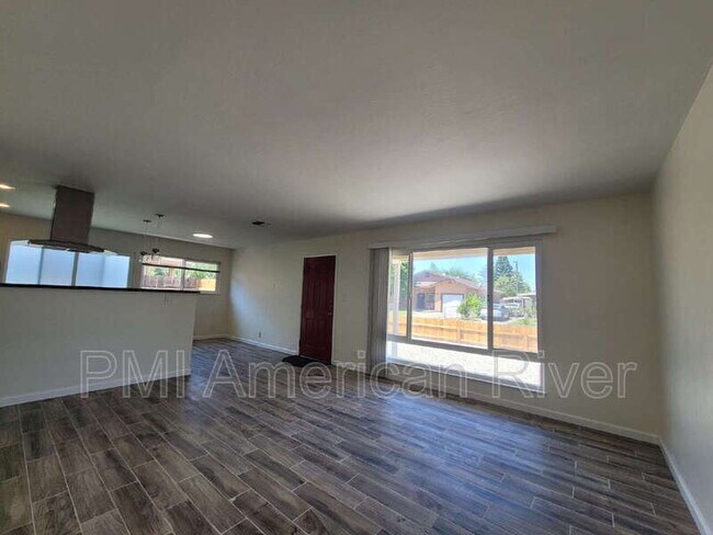 Photo - 881 Beardsley Dr