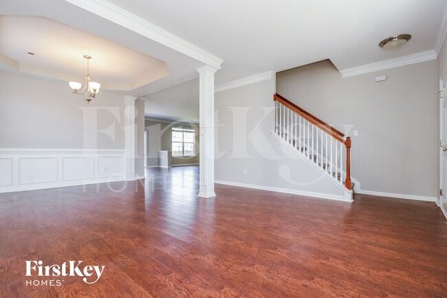 Photo - 619 English Oak Cir