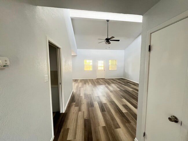 Photo - 994 Blue Bonnet Dr