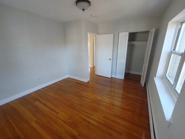 Photo - 77 Chiswick Rd Unit 3