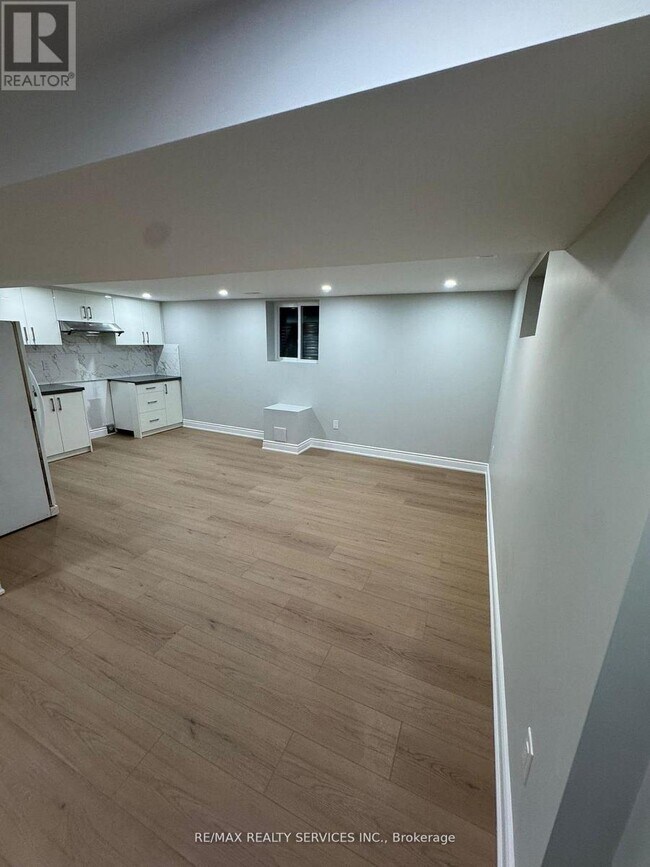 Photo - 41 MacLaren Ave