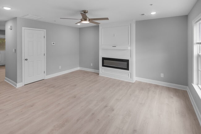 Building Photo - 1261 Cross Creek Cir