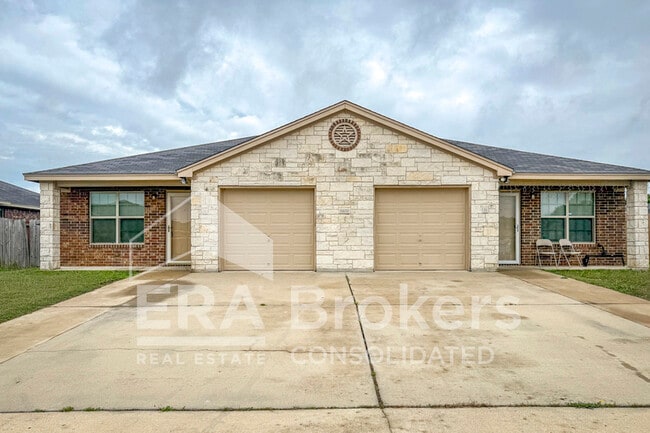 Building Photo - 1400 Loyal Ln
