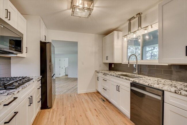 Photo - 2897 Wagener Rd