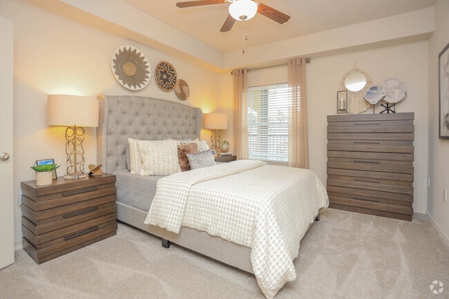 2BR, 2BA - 1050SF - B2
