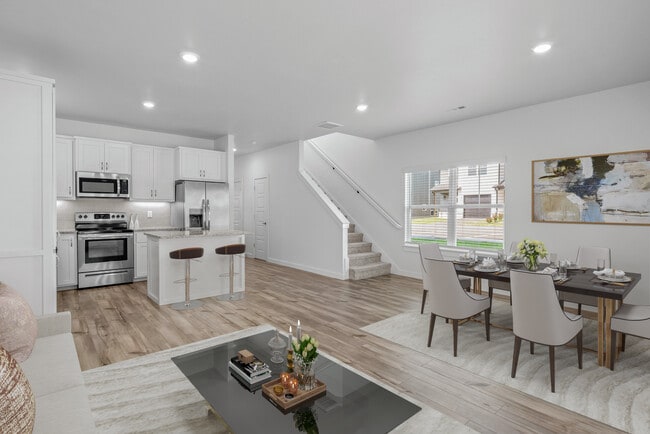 Building Photo - 535 W Pickens Rd Unit C535