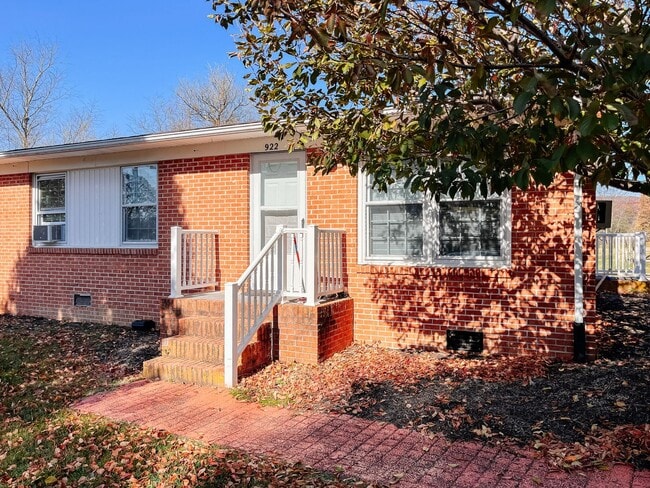 Photo - 922 Country Acres Rd
