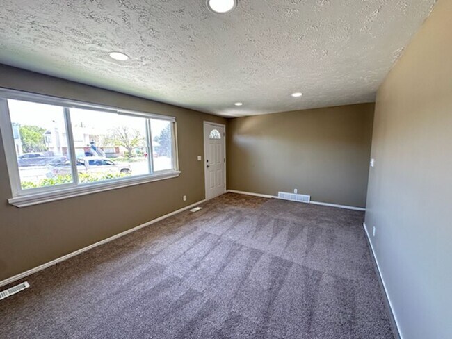 Photo - 6046 S 4000 W Unit Upper