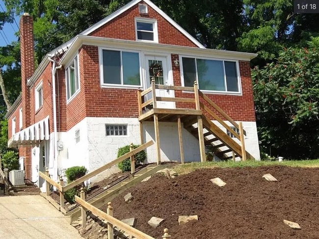 Building Photo - 3 Bedroom Home in South Park!