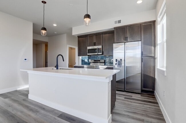 Building Photo - Modern 2B/2B Apartment – Steps from Light ... Unit 405