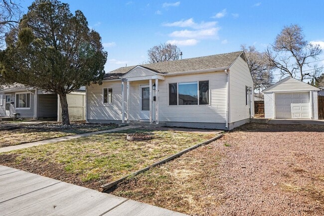 Photo - *2 Bedroom Detached Garage, Large Lot Updated and Clean**