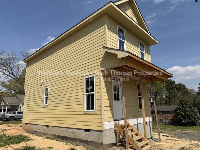 Photo - 1203 Fern St