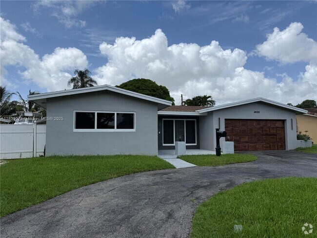 Building Photo - 4630 Buchanan St Rental