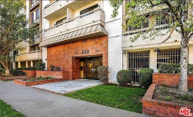 Building Photo - 533 S St Andrews Pl Unit 413