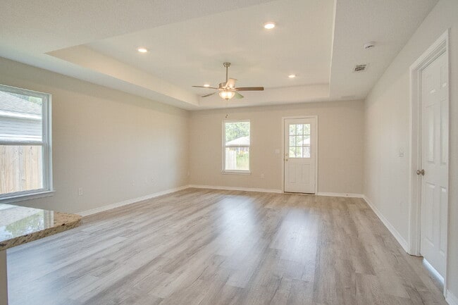 Photo - Modern Comfort Meets Style – Spacious 3-Be...