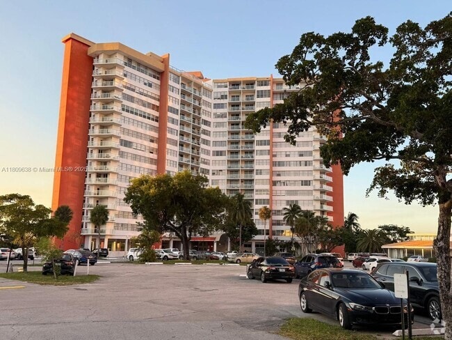 Building Photo - 1301 NE Miami Gardens Dr Unit 1025W Rental