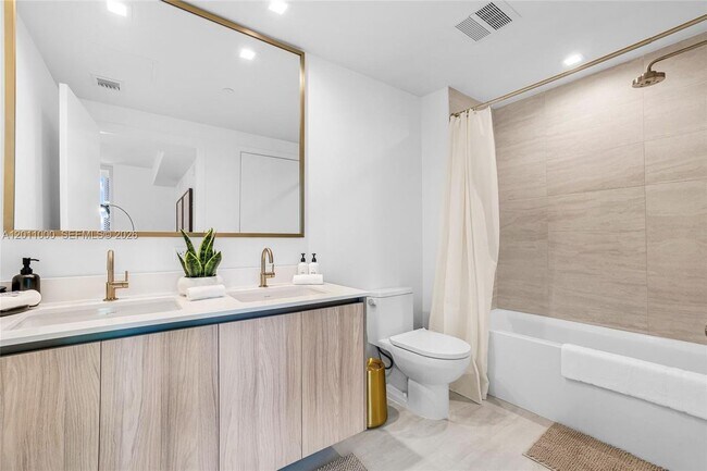 Photo - 77 SE 5th St Unidad 3305