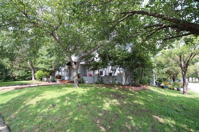 Photo - Charming 2/1 Downstairs Apartment Unit w/ ... Unit 4800 Bryce Ave #2