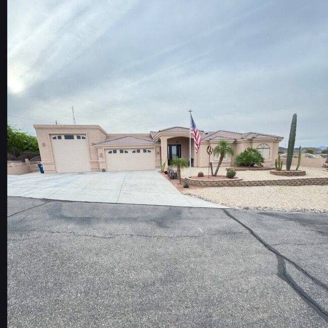 Building Photo - Unfurnished Long Term Pool w/ RV Garage