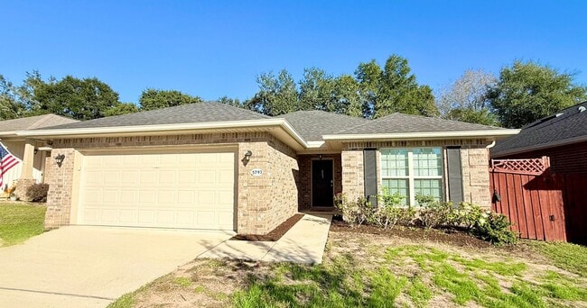 Building Photo - 3 Bed/2 Bath All-Brick Home