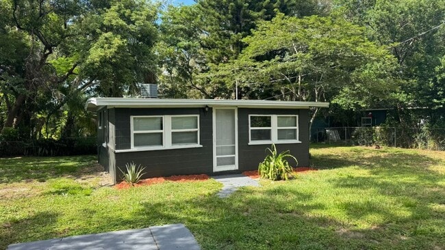Building Photo - A-B 310 Mosley Rd, Lake Alfred Fl 33850 Unit B Rental