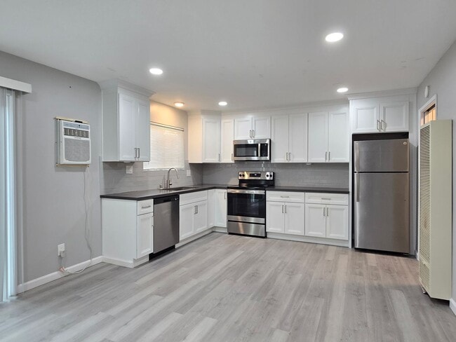 Photo - 3756-3762 Poinciana Dr Unit 3762-5