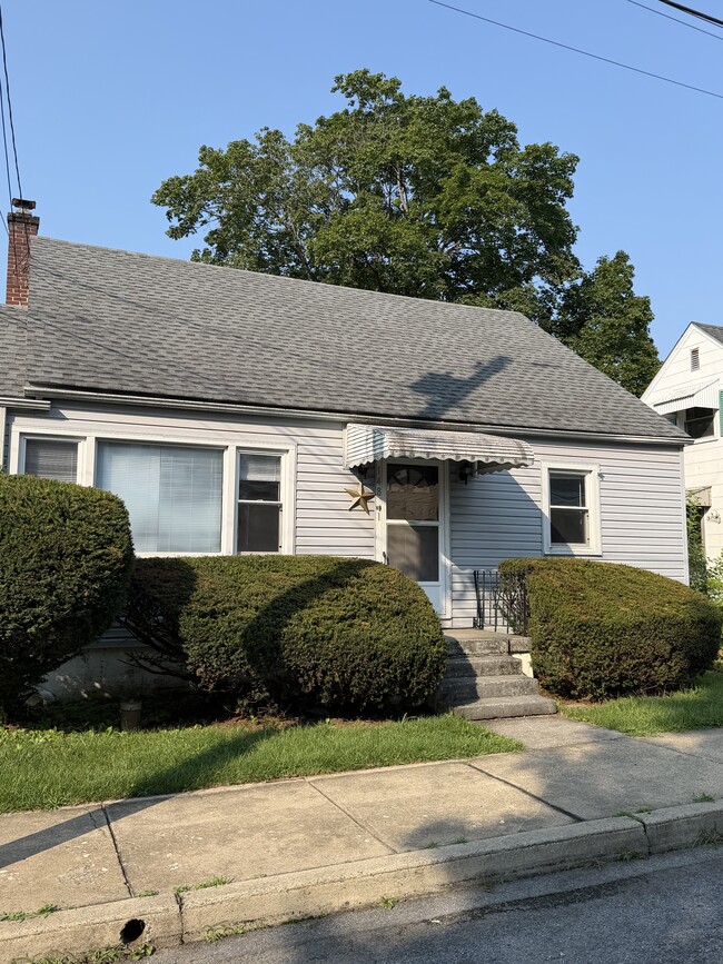 Photo - 148 E Spring St Unit Front House