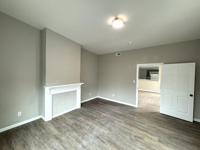 Building Photo - 1104 Kottmann St Rental