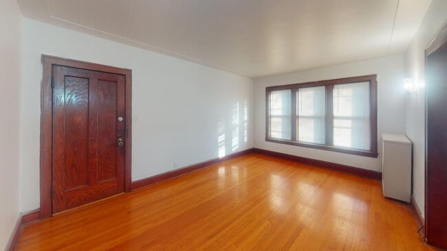 Building Photo - 5304 W Potomac Ave Rental