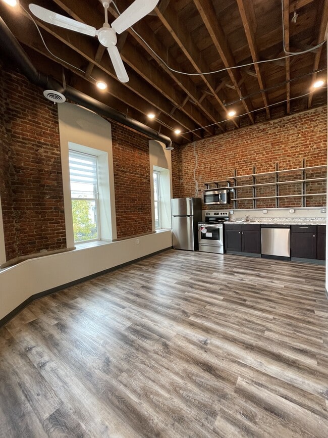 Photo - 230 Central Ave N Unit 4