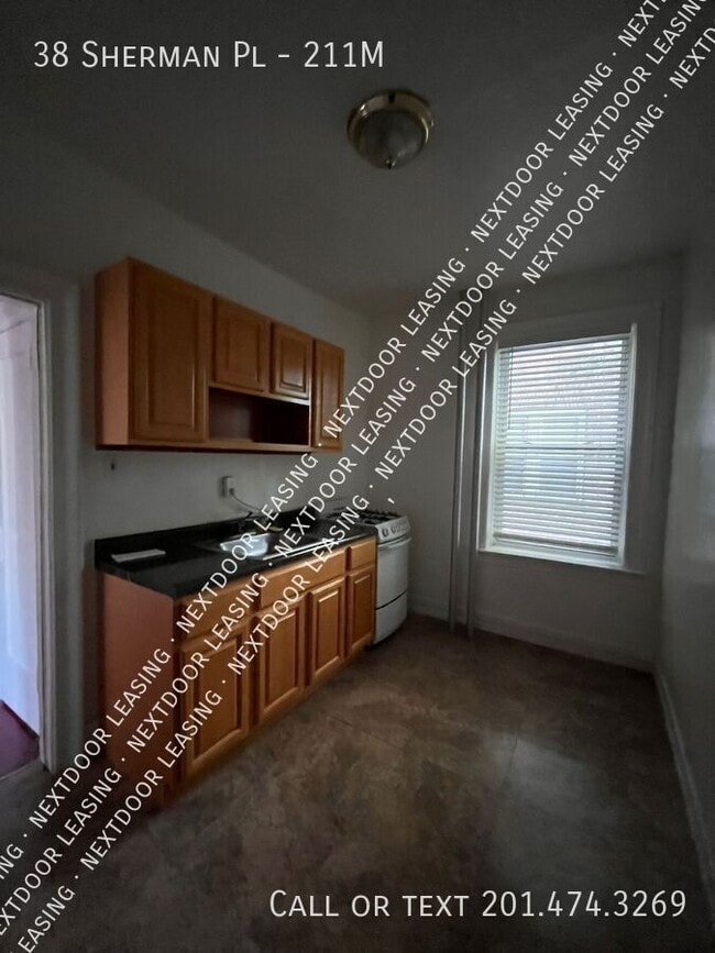 Building Photo - 38 Sherman Pl Unit 211M