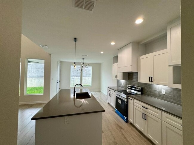 Photo - 7511 Cresta Bella St