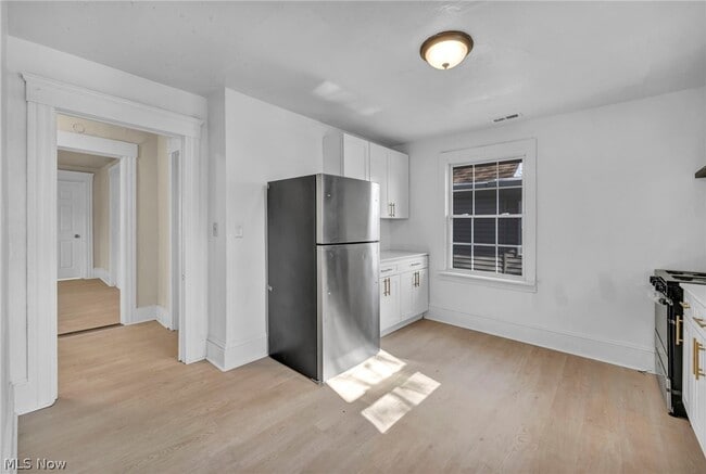 Photo - 2049 W 85th St Unidad UP