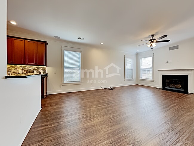 Photo - 305 Peters Creek Dr