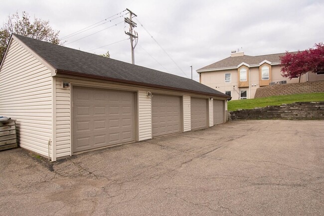 Photo - Upstairs condo with garage space in great NW location! Unit 16