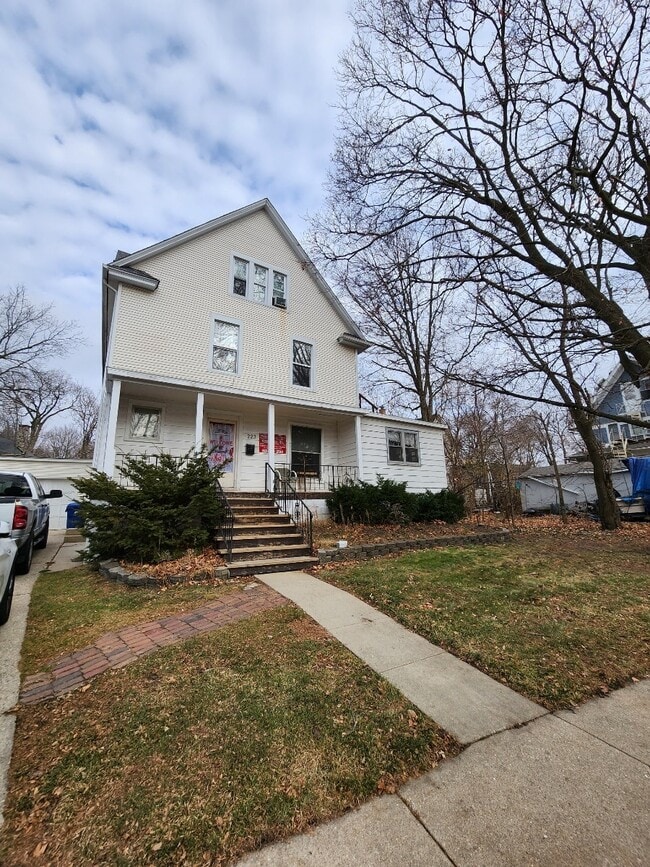 Building Photo - 223 W Locust St Unit 1
