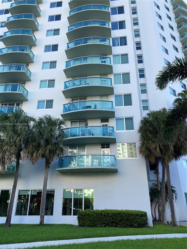 Photo - 19390 Collins Ave Condominio Unidad 205