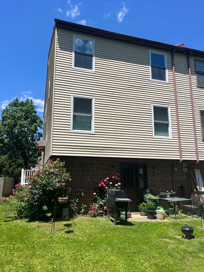 Photo - 13085 Blakeslee Dr Unit 2
