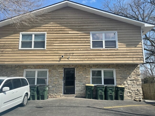 Building Photo - 1007 N Fairfield Rd